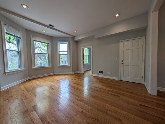 1911 W Addison Street 3, Chicago, IL 60613