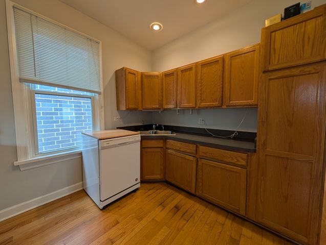 1911 W Addison Street 3, Chicago, IL 60613