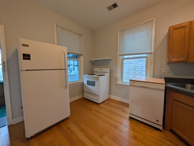 1911 W Addison Street 3, Chicago, IL 60613