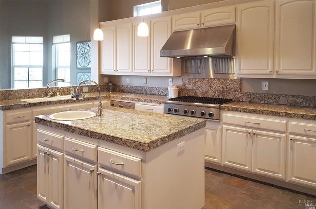 1161 Castle Oaks Dr, Napa, CA 94558