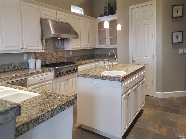 1161 Castle Oaks Dr, Napa, CA 94558