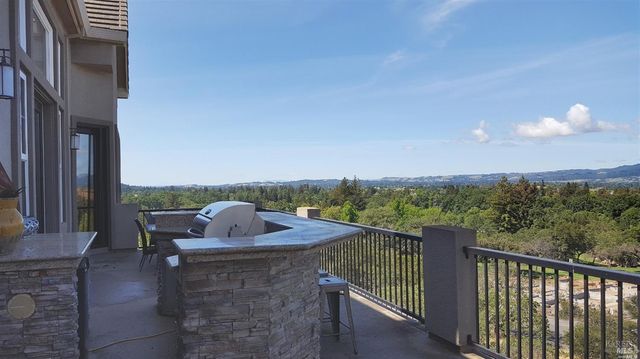 1161 Castle Oaks Dr, Napa, CA 94558