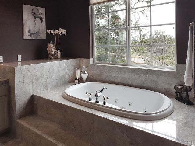 1161 Castle Oaks Dr, Napa, CA 94558