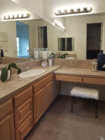 1161 Castle Oaks Dr, Napa, CA 94558