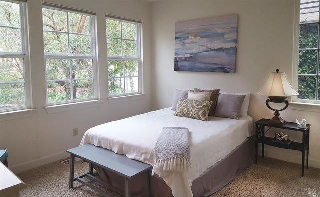 1161 Castle Oaks Dr, Napa, CA 94558