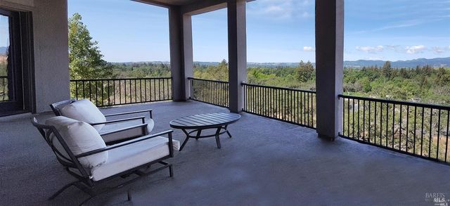 1161 Castle Oaks Dr, Napa, CA 94558