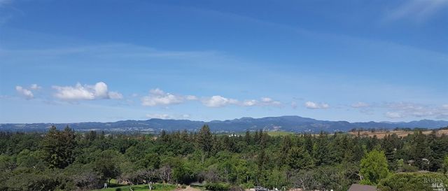 1161 Castle Oaks Dr, Napa, CA 94558