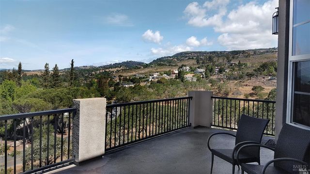 1161 Castle Oaks Dr, Napa, CA 94558