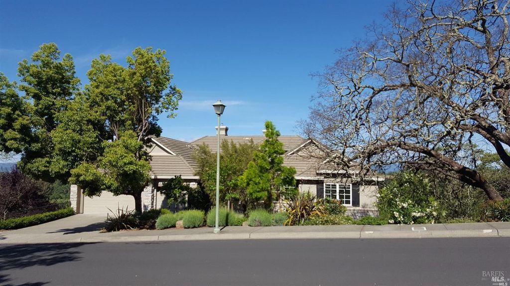 1161 Castle Oaks Dr, Napa, CA 94558