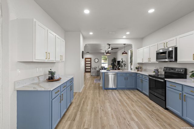 7502 CAMINO MNR, Boerne, TX 78015
