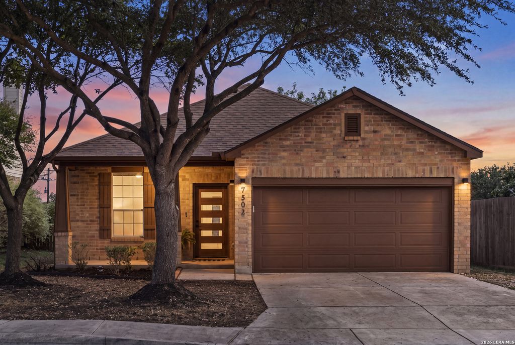 7502 CAMINO MNR, Boerne, TX 78015