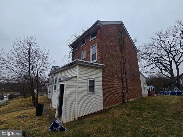 623 BRIDGE ST, Mont Clare, PA 19453