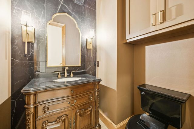 16 Catalonia Drive, Westlake, TX 76262