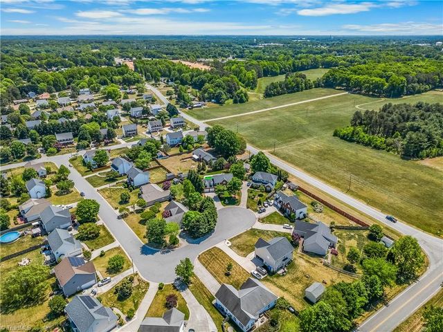 841 Lisa Run Court, Kernersville, NC 27284