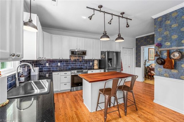 841 Lisa Run Court, Kernersville, NC 27284
