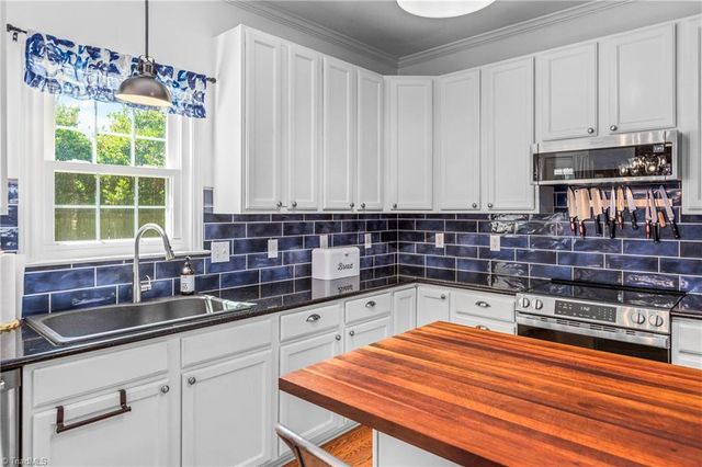 841 Lisa Run Court, Kernersville, NC 27284