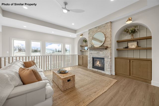 1056 Stable Ridge Dr, Marion, IA 52302