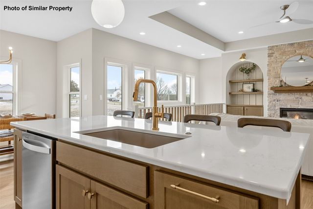 1056 Stable Ridge Dr, Marion, IA 52302