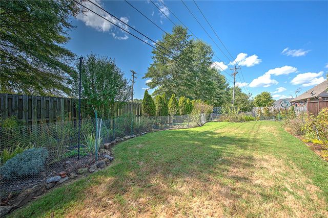3791 Spanish Bay Place, Fayetteville, AR 72701