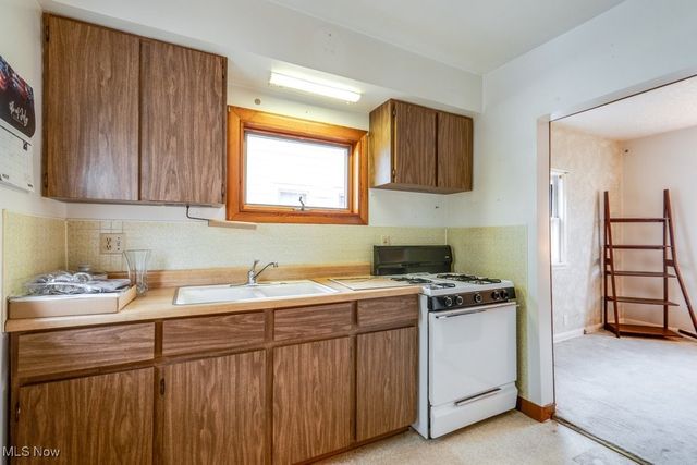 24681 Aurora Road, Bedford Heights, OH 44146