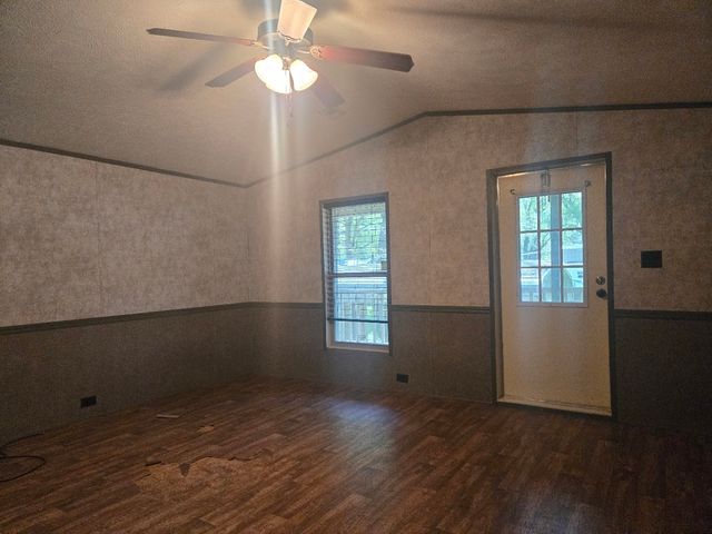 174 Maple Avenue, Streetman, TX 75859