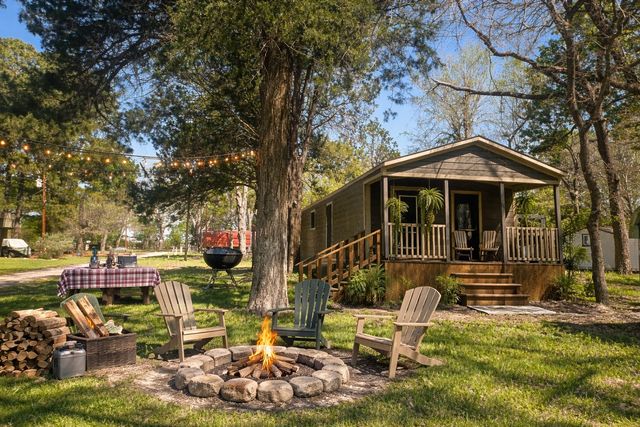 174 Maple Avenue, Streetman, TX 75859