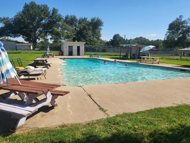 174 Maple Avenue, Streetman, TX 75859