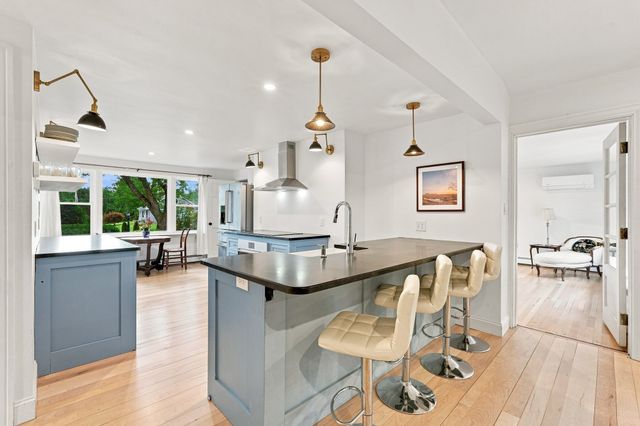 5 Pine St, South Hadley, MA 01075