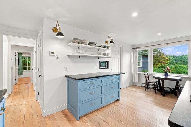 5 Pine St, South Hadley, MA 01075