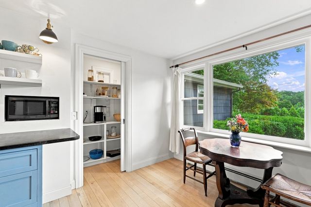 5 Pine St, South Hadley, MA 01075