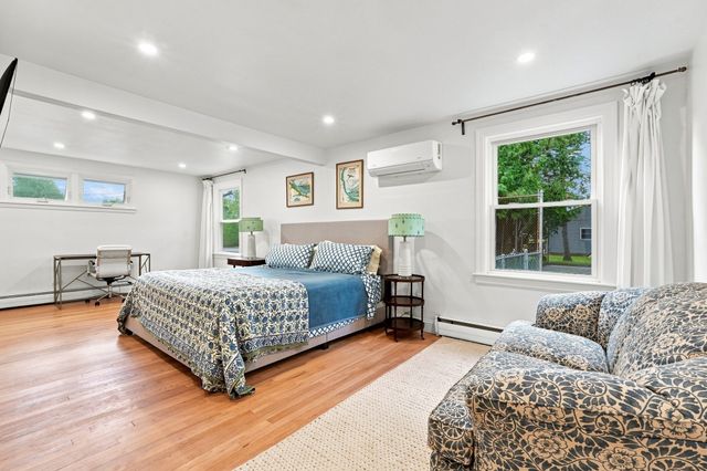 5 Pine St, South Hadley, MA 01075