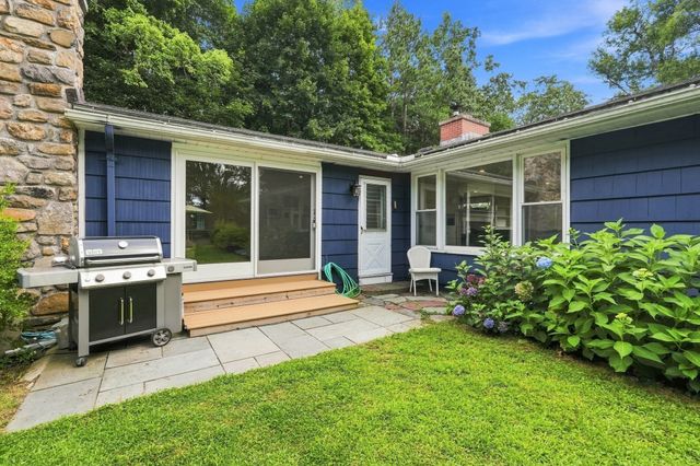 5 Pine St, South Hadley, MA 01075