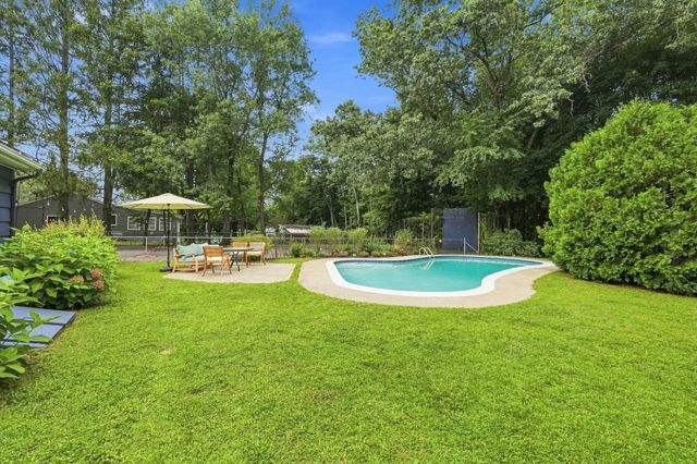 5 Pine St, South Hadley, MA 01075