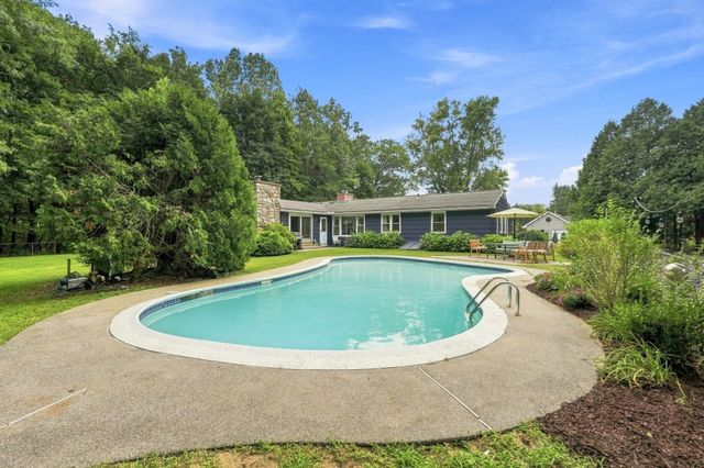5 Pine St, South Hadley, MA 01075