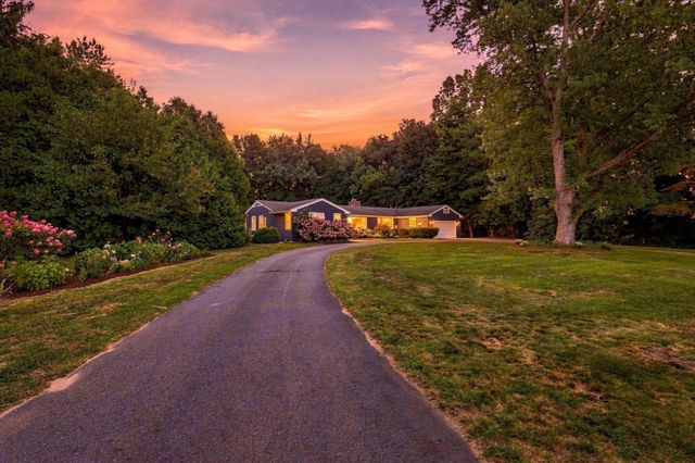 5 Pine St, South Hadley, MA 01075