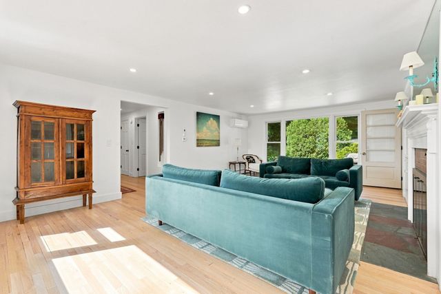 5 Pine St, South Hadley, MA 01075