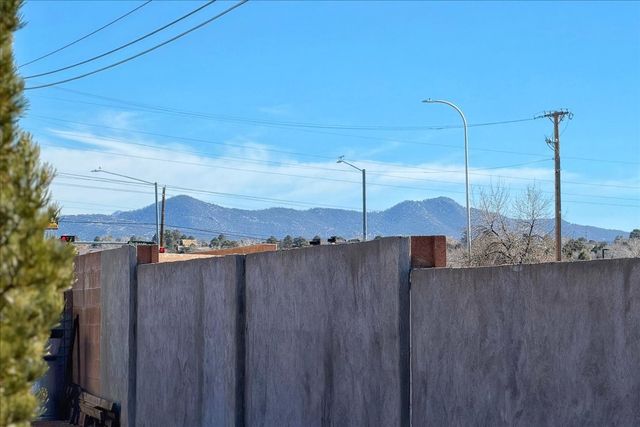 3312 Avenida Del Oro, Santa Fe, NM 87507