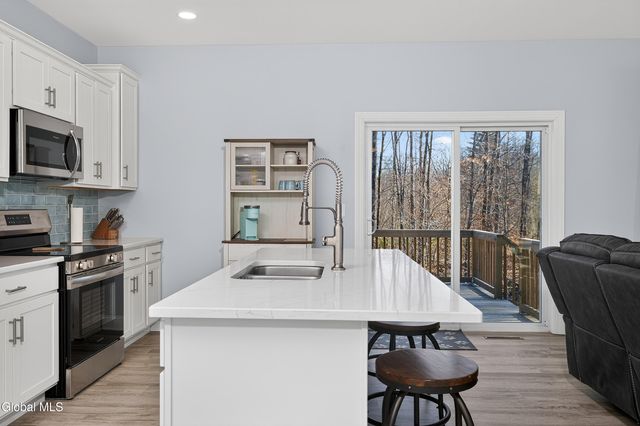 15 Linden Court, Ballston, NY 12019