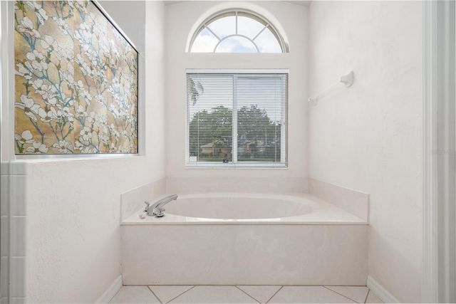100 PARADISE VALLEY COURT, Daytona Beach, FL 32114