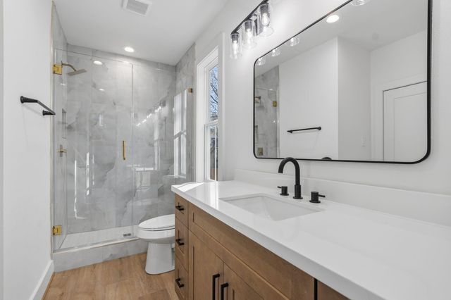 1140 W 16th Street, Houston, TX 77008