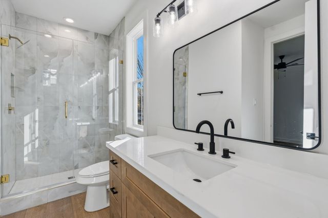 1140 W 16th Street, Houston, TX 77008