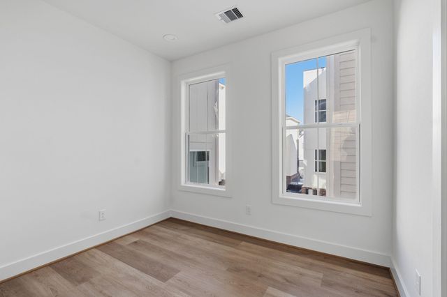 1140 W 16th Street, Houston, TX 77008