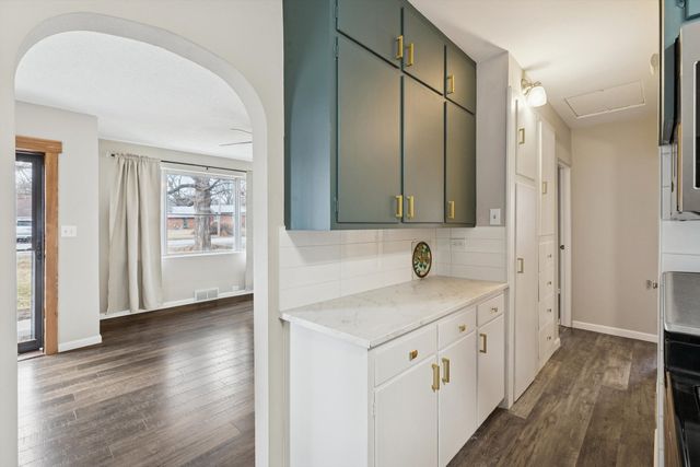 3808 15th Street B, Moline, IL 61265