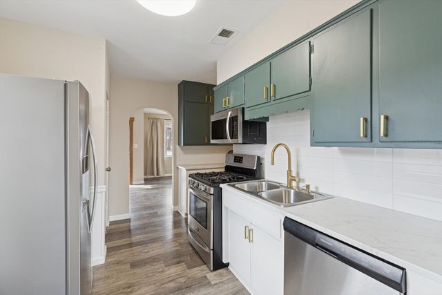 3808 15th Street B, Moline, IL 61265