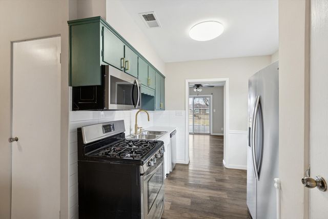 3808 15th Street B, Moline, IL 61265