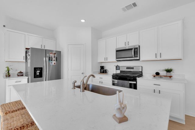 668 Lake Sweetwater LN, Buda, TX 78610