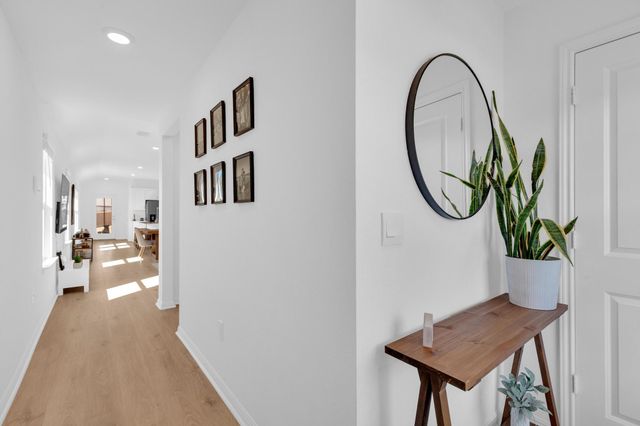 668 Lake Sweetwater LN, Buda, TX 78610