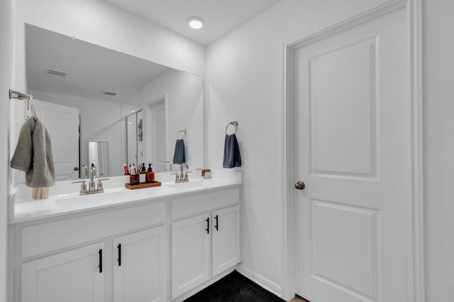 668 Lake Sweetwater LN, Buda, TX 78610