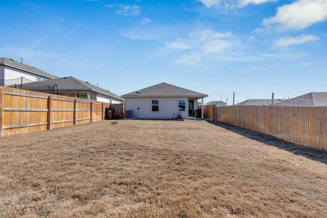 668 Lake Sweetwater LN, Buda, TX 78610