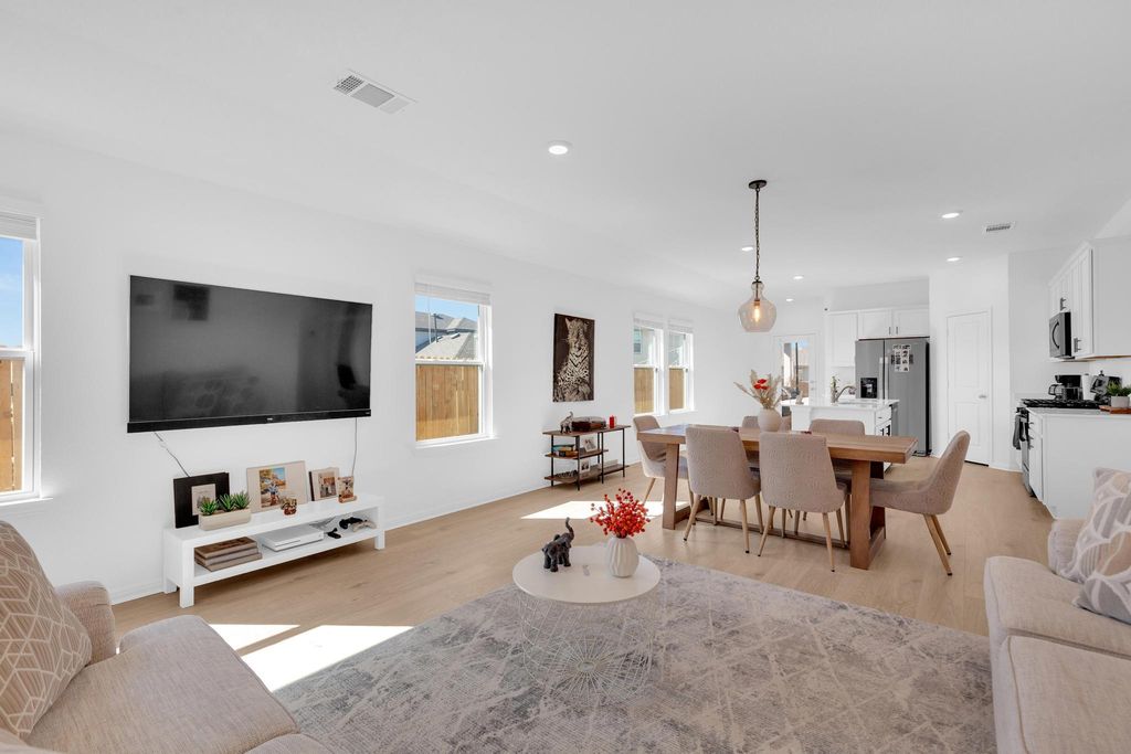 668 Lake Sweetwater LN, Buda, TX 78610